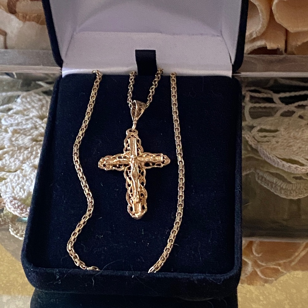 SOLD!! SOLD!!!!!SOLD!!!ntricate Gold Cross Pendant Necklace